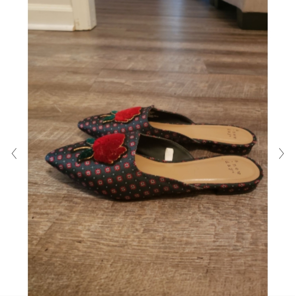 ♥️SOLD NWT Embroidered  mules  7.5 - Picture 5 of 5